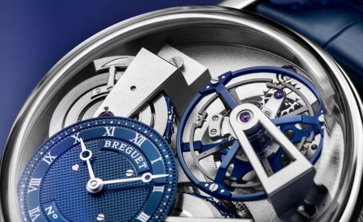 寶藍色新款Tradition Tourbillon 7047(圖)