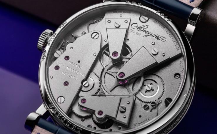 寶藍色新款Tradition Tourbillon 7047(圖)